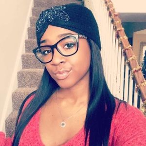 Meet your Posher, Kayla